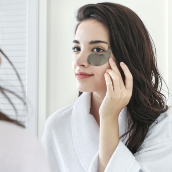 MIZON Hydrogelové náplasti na oči s perlovým extraktem Black Pearl Eye Gel Patch 60 kusů